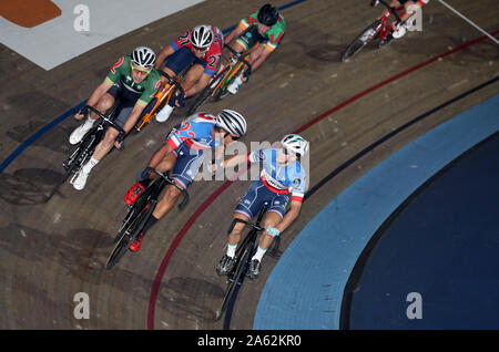 Frankreichs Bryan Coquard und Donavamn Grondin bei Tag zwei Der phynova 6 Tage Radfahren an Lee Valley VeloPark, London. Stockfoto