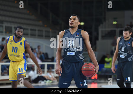 Trento, Italien. 23 Okt, 2019. King George (Dolomiti energia Trient) während Dolomiti Energia Trient vs Asseco Arka Gdynia, Basketball EuroCup Meisterschaft in Trento, Italien, 23. Oktober 2019 - LPS/Giancarlo Dalla Riva Credit: Giancarlo Dalla Riva/LPS/ZUMA Draht/Alamy leben Nachrichten Stockfoto