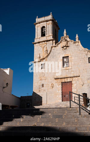 Äußere der Kirche von Ermitana und Glockenturm in Peniscola Spanien Stockfoto