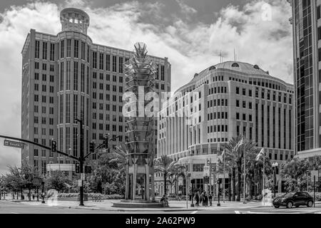 Orlando, Florida. August 19, 2019. Panoramablick von Orlando City Hall und Grand Bohemian Hotel auf Orange Ave. in der Innenstadt Stockfoto