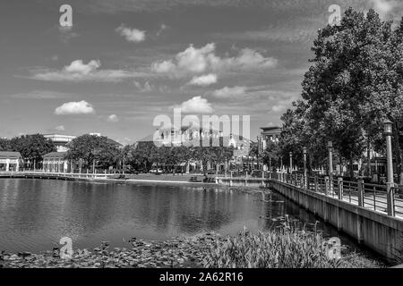 Orlando, Florida. Januar 15, 2019. Panoramasicht auf den See und die bunten dockside an Feier Stadt in Kissimmee Bereich Stockfoto