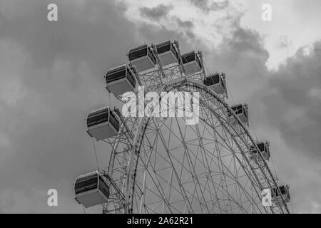 Orlando, Florida. Juli 05, 2019 Teilansicht der Big Wheel in International Drive. Stockfoto