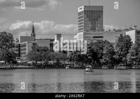 Orlando, Florida. Oktober 12, 2019. Teilweise mit Blick auf die Gay Parade am Lake Eola Park in der Innenstadt Stockfoto