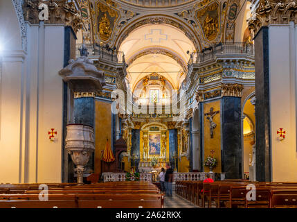 Eine der 10 Innenraum Kapellen in der barocken Kathedrale Sainte Reparate, der Kathedrale von Nizza, Frankreich. Stockfoto