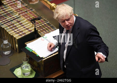 (190031) -- London, Oktober 23, 2019 (Xinhua) - der britische Premierminister Boris Johnson spricht während Fragen des Ministerpräsidenten am Unterhaus in London, Großbritannien, am Okt. 23, 2019. Der britische Premierminister Boris Johnson sagte am Mittwoch, dass er noch will Großbritannien in der Europäischen Union (EU) am Okt. 31 verlassen, trotz des Verlustes eine wichtige Abstimmung über Dienstag Nacht, seine Strategie entgleist. (Jessica Taylor/britischen Parlament/Handout über Xinhua) HOC MANDATORY CREDIT: britische Parlament/Jessica Taylor Stockfoto