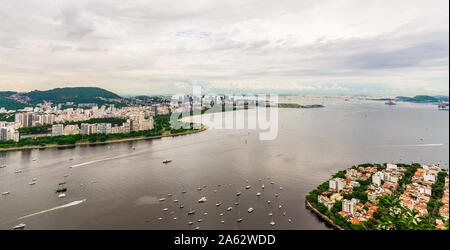 Anzeigen von Botafogo Nachbarschaft und Berge in Rio de Janeiro im Sommer. Stockfoto