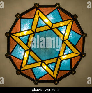 Bunte David Stern Judentum religion Symbol auf eine Lampe. Stockfoto