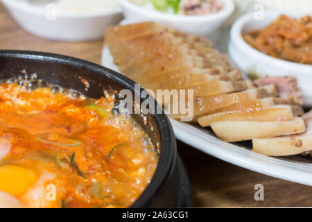 Sundubu jjigae (soft tofu Eintopf) Traditionelle koreanische Essen Stockfoto