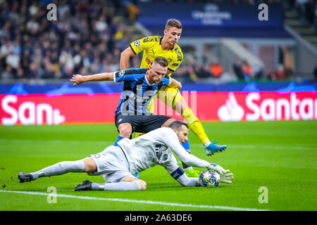 Mailand, Italien. 23 Okt, 2019. 1 Samir handanovic (FC Internazionale) und #37 Mailand skriniar (FC Internazionale) während der Champions League Spiel zwischen Inter v Borussia Dortmund in Mailand San Siro - 23 10 2019 während Fussball Champions League Männer Meisterschaft in Mailand, Italien, 23. Oktober 2019 - LPS/Fabrizio Carabelli Credit: Fabrizio Carabelli/LPS/ZUMA Draht/Alamy leben Nachrichten Stockfoto