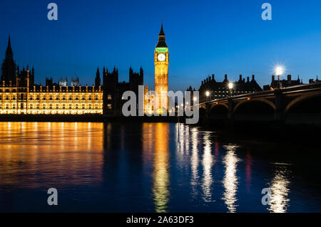 Nacht Blick auf Big Ben und das Parlamentsgebäude in London Stockfoto