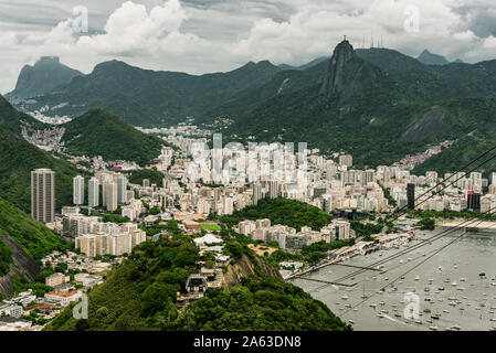 Anzeigen von Botafogo Nachbarschaft und Berge in Rio de Janeiro im Sommer. Stockfoto