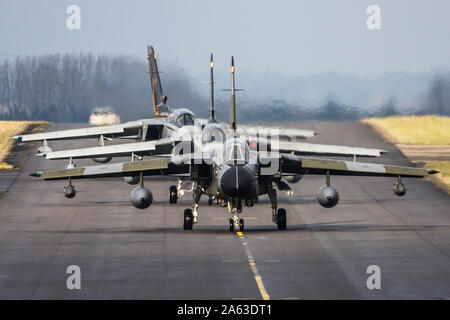 Panavia Tornado gehören zu einer Familie von zweimotorigen Jagdflugzeug und schwer, Zweisitzer Jagdflugzeug mit variabler Geometrie in Kooper produzierten Kotflügels Stockfoto