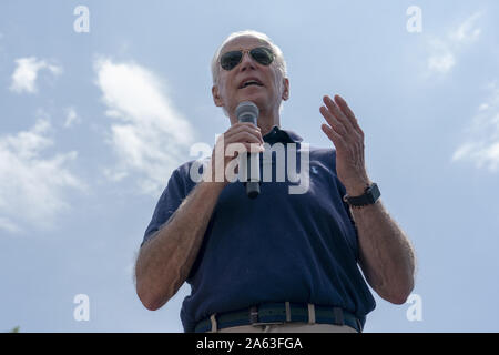 Des Moines, Iowa, USA. 8 Aug, 2019. 2020 Demokratische Hoffnung der ehemalige US-Vizepräsident Joe Biden spricht an der Des Moines Register politischen Sonntagsreden an der Iowa State Fair am 8. August 2019 in Des Moines, Iowa. Credit: Alex Edelman/ZUMA Draht/Alamy leben Nachrichten Stockfoto