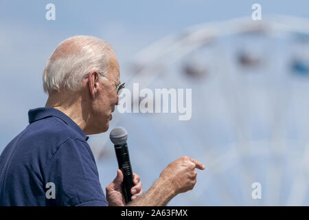 Des Moines, Iowa, USA. 8 Aug, 2019. 2020 Demokratische Hoffnung der ehemalige US-Vizepräsident Joe Biden spricht an der Des Moines Register politischen Sonntagsreden an der Iowa State Fair am 8. August 2019 in Des Moines, Iowa. Credit: Alex Edelman/ZUMA Draht/Alamy leben Nachrichten Stockfoto