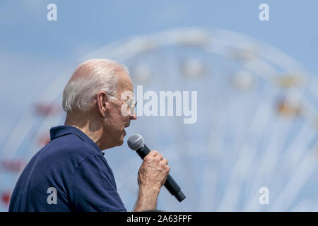 Des Moines, Iowa, USA. 8 Aug, 2019. 2020 Demokratische Hoffnung der ehemalige US-Vizepräsident Joe Biden spricht an der Des Moines Register politischen Sonntagsreden an der Iowa State Fair am 8. August 2019 in Des Moines, Iowa. Credit: Alex Edelman/ZUMA Draht/Alamy leben Nachrichten Stockfoto