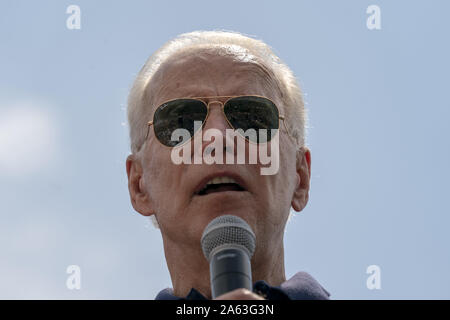 Des Moines, Iowa, USA. 8 Aug, 2019. 2020 Demokratische Hoffnung der ehemalige US-Vizepräsident Joe Biden spricht an der Des Moines Register politischen Sonntagsreden an der Iowa State Fair am 8. August 2019 in Des Moines, Iowa. Credit: Alex Edelman/ZUMA Draht/Alamy leben Nachrichten Stockfoto