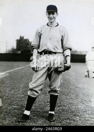 Vintage schwarz-weiß Foto von Vince DiMaggio, der Bruder Joe DiMaggio ca. 1940 s Stockfoto