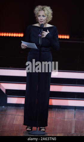 Hamburg, Deutschland. 23 Okt, 2019. Katja Riemann, Schauspielerin, gibt eine Laudatio bei der Verleihung der "Goldenen Bild der Frau" von Funke Mediengruppe. Quelle: Georg Wendt/dpa/Alamy leben Nachrichten Stockfoto