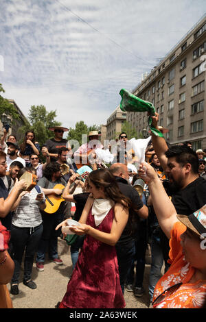 Friedliche Demonstration am Paseo Bulnes, Santiago de Chile, 2019. Stockfoto