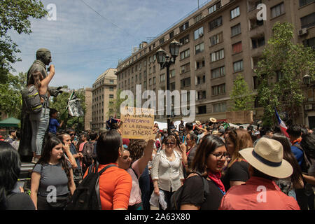 Friedliche Demonstration am Paseo Bulnes, Santiago de Chile, 2019. Stockfoto