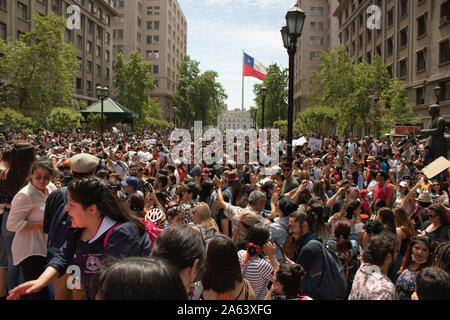 Friedliche Demonstration am Paseo Bulnes, Santiago de Chile, 2019. Stockfoto