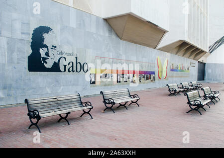 Detail einer Zeitleiste auf der Fassade der Biblioteca Del Banco de la República - Gabriel García Márquez in Santa Marta Stockfoto
