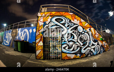 Urbane Kunst auf der Ufermauer am Bondi Beach, Sydney, Australien Stockfoto