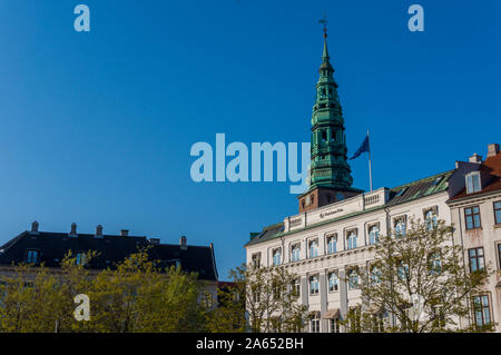 Hojbro Plads Quadrat mit dem Reiterstandbild von Bischof Absalon und St. Nikolaus Kirche in Kopenhagen, Dänemark Stockfoto