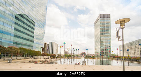 La Defense, Takis Becken- und Bürogebäuden Stockfoto