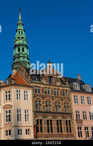 Hojbro Plads Quadrat mit dem Reiterstandbild von Bischof Absalon und St. Nikolaus Kirche in Kopenhagen, Dänemark Stockfoto