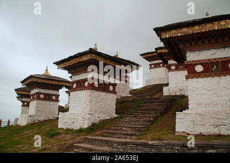 Stupas in Dochula Pass von Bhutan Stockfoto