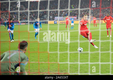 Salzburg, Österreich Oktober 23, 2019: CL - 19/20-RB Salzburg Vs. SSC Napoli Erling Haaland (Salzburg), macht das Ziel mit 1:1 Strafe, Torwart/goalschvºtze | Verwendung weltweit Stockfoto