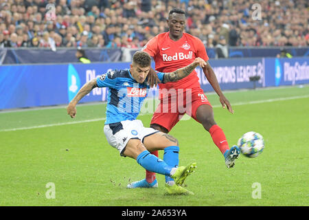 Salzburg, Österreich Oktober 23, 2019: CL - 19/20-RB Salzburg Vs. SSC Napoli v. li. Duelle € UGiovanni Di Lorenzo (SSC Neapel) und Patson Daka (FC Salzburg) | Verwendung weltweit Stockfoto