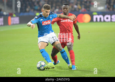 Salzburg, Österreich Oktober 23, 2019: CL - 19/20-RB Salzburg Vs. SSC Napoli v. li. Duelle € UGiovanni Di Lorenzo (SSC Neapel) und Patson Daka (FC Salzburg) | Verwendung weltweit Stockfoto