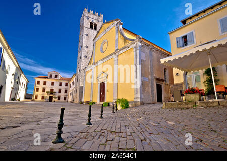 Motovun. Main Stein Platz und Kirche in der Altstadt von Vrsar, Istrien, Kroatien Stockfoto