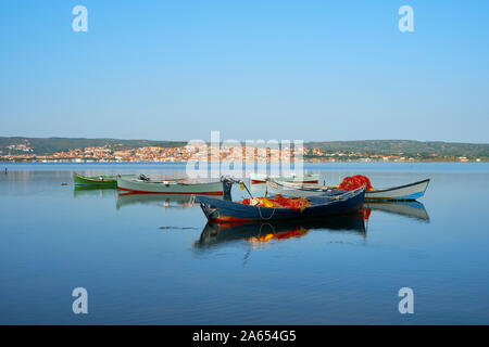 Traditionelle hölzerne Fischerboote in Sant'Antioco eine Insel und eine Stadt im Südwesten von Sardinien Italien Europa Stockfoto