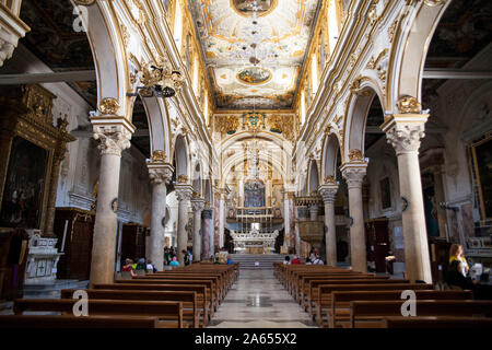 Italien, Region Basilicata: Maratea. Innenansicht der Kathedrale (Kathedrale Maria Santissima della Bruna) Stockfoto