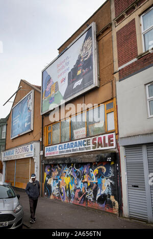 Stapleton Straße in Bristol, die von einigen als eine der schlechtesten in Großbritannien einschließlich des Ministers Sajid Javid, die oberhalb dieser sh lebte bezeichnet, Stockfoto