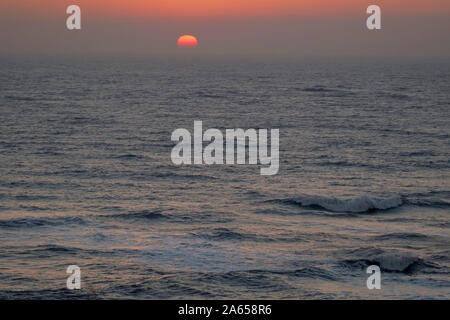 Sonnenuntergang von Velas Strand, Ratnagiri, Maharashtra, Indien Stockfoto