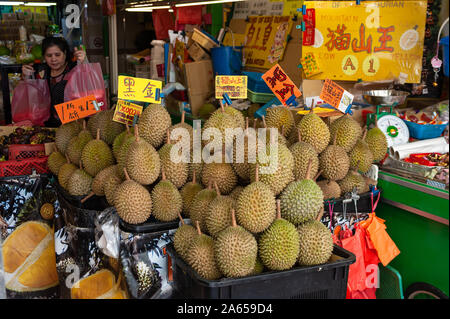 06.02.2019, Singapur, Republik Singapur, Asien - stall Frisches durians in der Chinatown. Stockfoto
