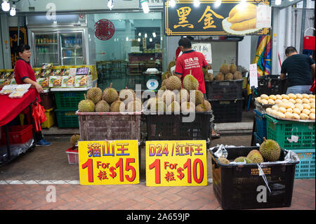 24.02.2019, Singapur, Republik Singapur, Asien - stall Frisches durians auf einem Straßenmarkt in Chinatown. Stockfoto