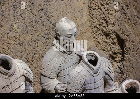 Editorial: XI'AN, Shaanxi, China, April 12, 2019 - Ansicht von oben ein Terracotta Krieger in Halle 2 in Xi'an Stockfoto