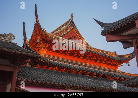 Die obere Struktur der Konfuzius Tempel bei Sonnenuntergang über Nanjing Stockfoto