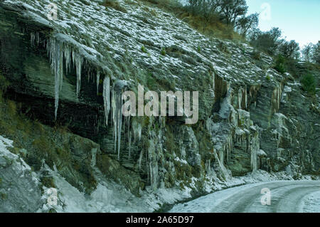 Eiszapfen im Skippers Canyon, in der Nähe von Arrowtown, Neuseeland Stockfoto