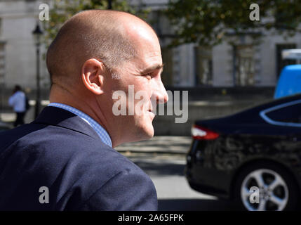 Jake Berry MP (Con: Rossendale und Darwen) Minister für den nördlichen Kraftpaket und lokalen Wachstum, Verlassen des Cabinet Office, August 2019 Stockfoto