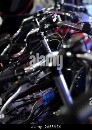 Lee Valley Velodrom - London, UK. 23 Okt, 2019. Derny Fahrräder warten auf ihren Einsatz an den sechs Tage London Cycling Event. Credit: Grant Burton/Alamy leben Nachrichten Stockfoto