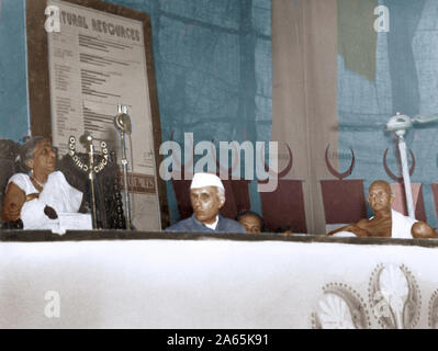 Mahatma Gandhi und Jawaharlal Nehru und Sarojini Naidu Konferenz, Delhi, Indien, Asien, 2. April 1947 Stockfoto