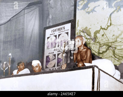 Mahatma Gandhi und Jawaharlal Nehru Sarojini Naidu Konferenz Delhi, Indien, Asien, 2. April 1947 Stockfoto