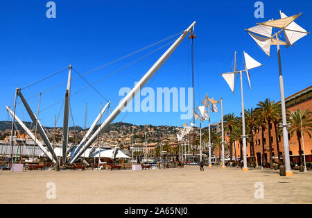 Platz bepflanzt mit Palmen in Genua Stockfoto