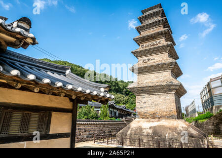 Sinsedong Chilcheung Jeontap oder Andong sieben Geschichten Backstein buddhistischen Pagode in Andong Südkorea Stockfoto